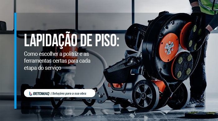 Imagem de um trabalhador manuseando uma politriz industrial para lapidação de piso, equipada com discos de polimento circulares.