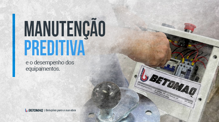 Técnico realiza ajuste em painel elétrico de equipamento industrial, com componentes internos expostos e peça metálica acoplada em primeiro plano.