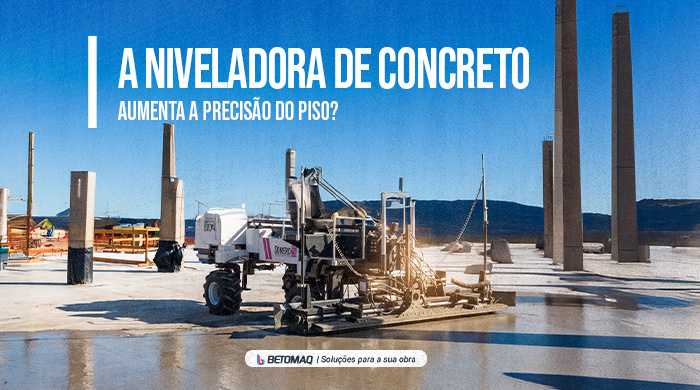 Niveladora de concreto em operação em canteiro de obras, realizando o acabamento e nivelamento de superfície de piso.